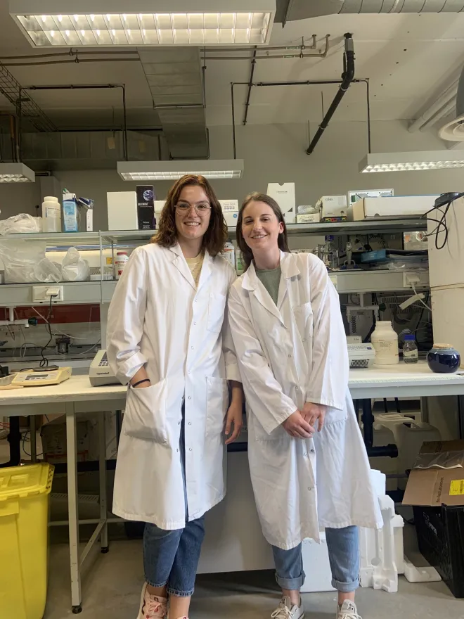 Julia supervises Cara @ the Biotech Summer School 2022