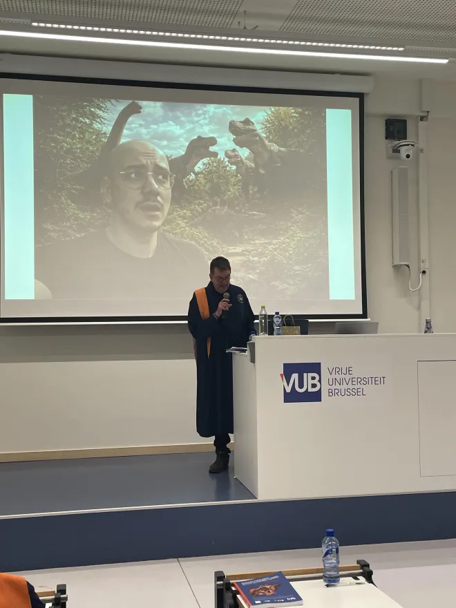Joris explains how an emotional lover of dinosaurs can survive the Redox Lab