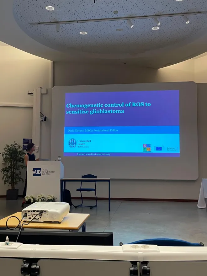 Daria presents her research topic at the university of Leiden