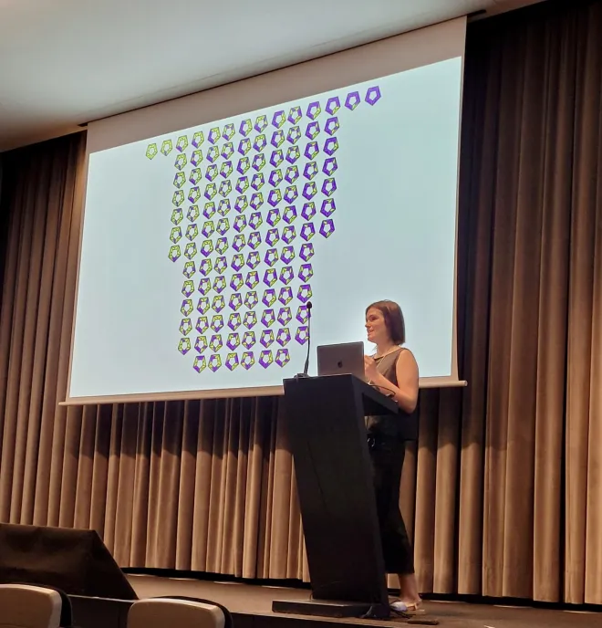 Julia presents her hetero-decameric-Prdx story