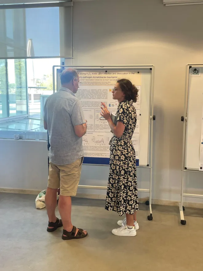 Naemi explaining her poster to Bruno Andre